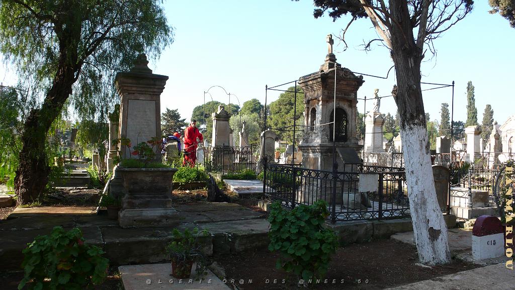 ORAN MARS 2012 12 cimetiere Tamazouet , nettoyage de printemps.JPG